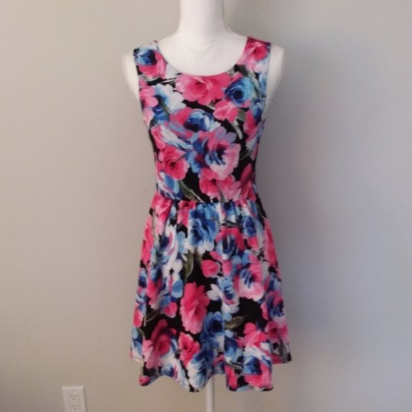 Bundle of 8 Dresses All Size Small by Great Designers - Picture 8 of 9